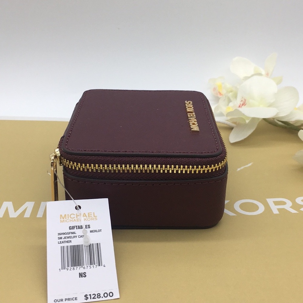 MICHAEL KORS GIFTABLES SM JEWELRY CASE MERLOT - Picture 8 of 8